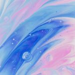 peinture abstraite bleue et épingle